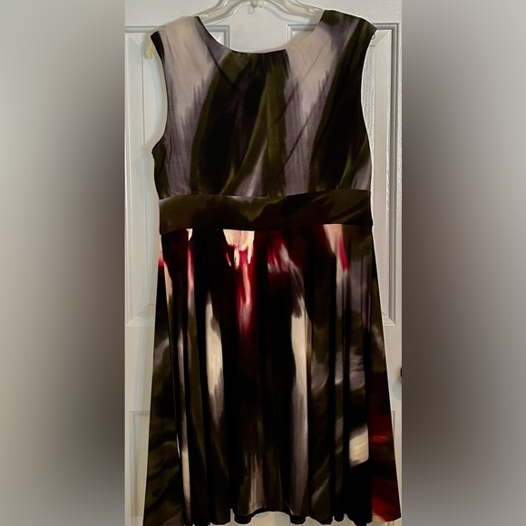 Talbots floral, Aline knee length dress in size 14. - Picture 3 of 7